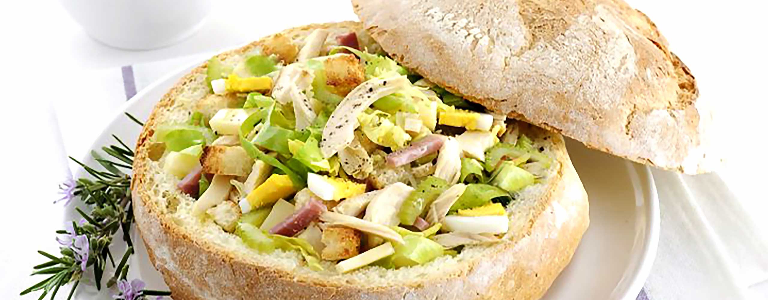 insalata di pollo in pagnotta