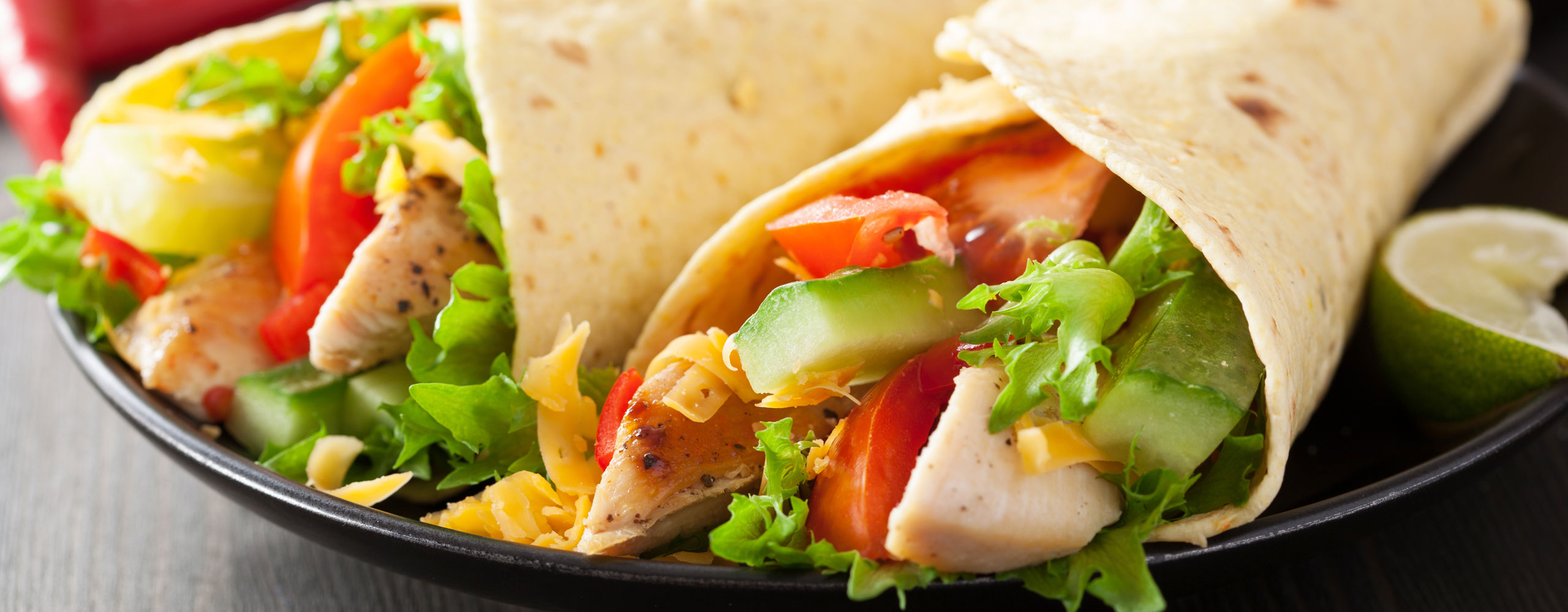 tortillas con pollo e verdure