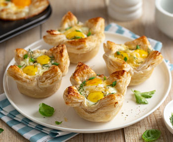 cestini con uova di quaglia e formaggio