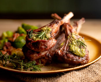 costolette di agnello con crema di zucchine