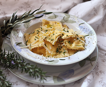 ravioli ripieni di faraona e grana padano