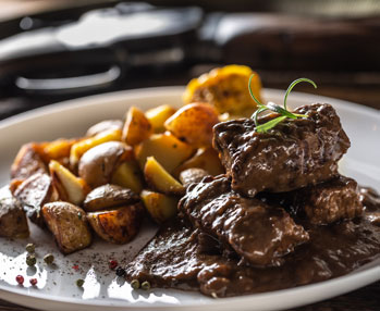 stufato di selvaggina con patate al forno