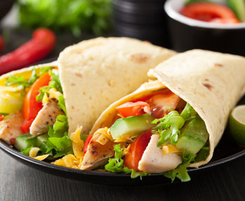 tortillas con pollo e verdure